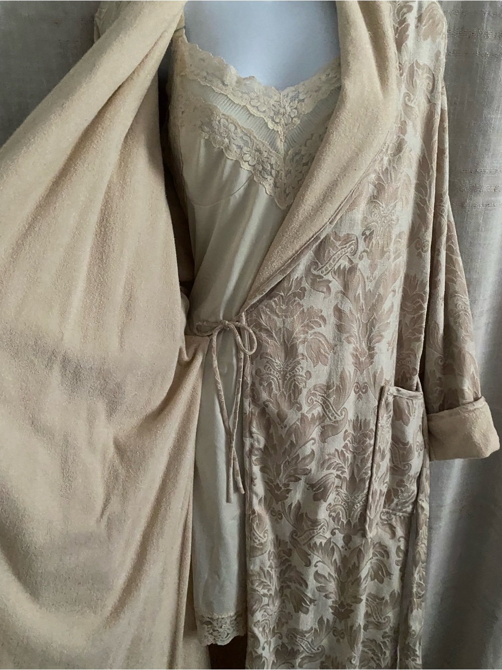 RARE VTG 80s Victoria's Secret Gold Label Damask Jacquard Terry Lined Maxi Robe - Picture 8 of 16